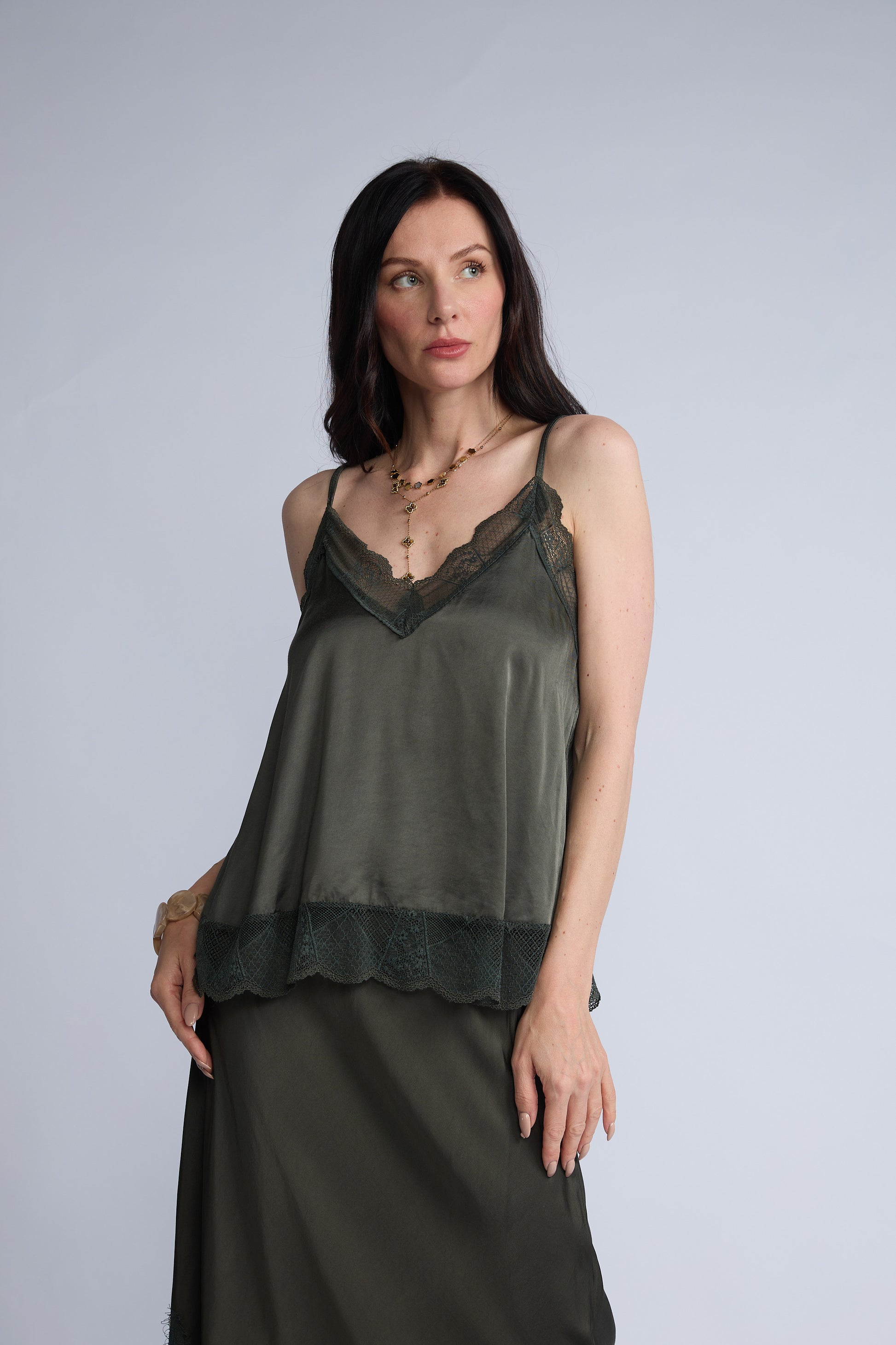 Lencero Encaje Escote y Basta