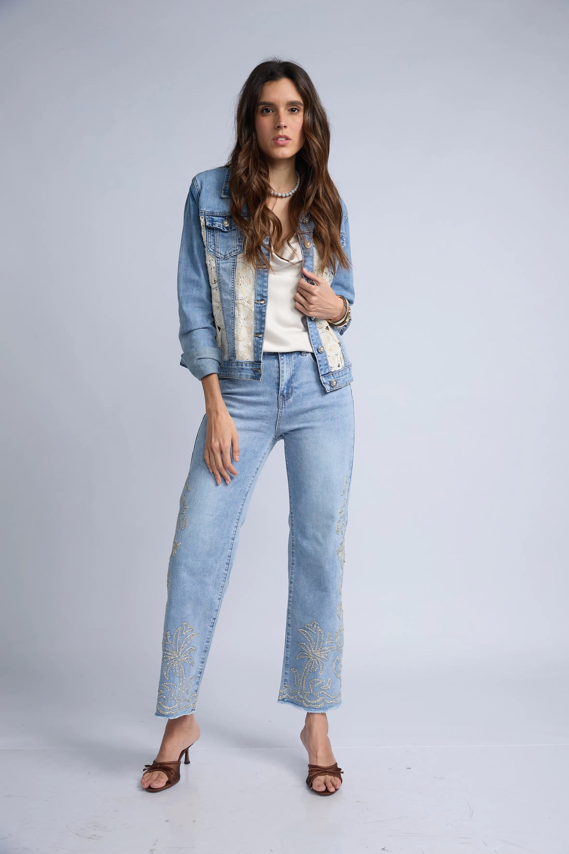 Casaca Broderie Aplicaciones