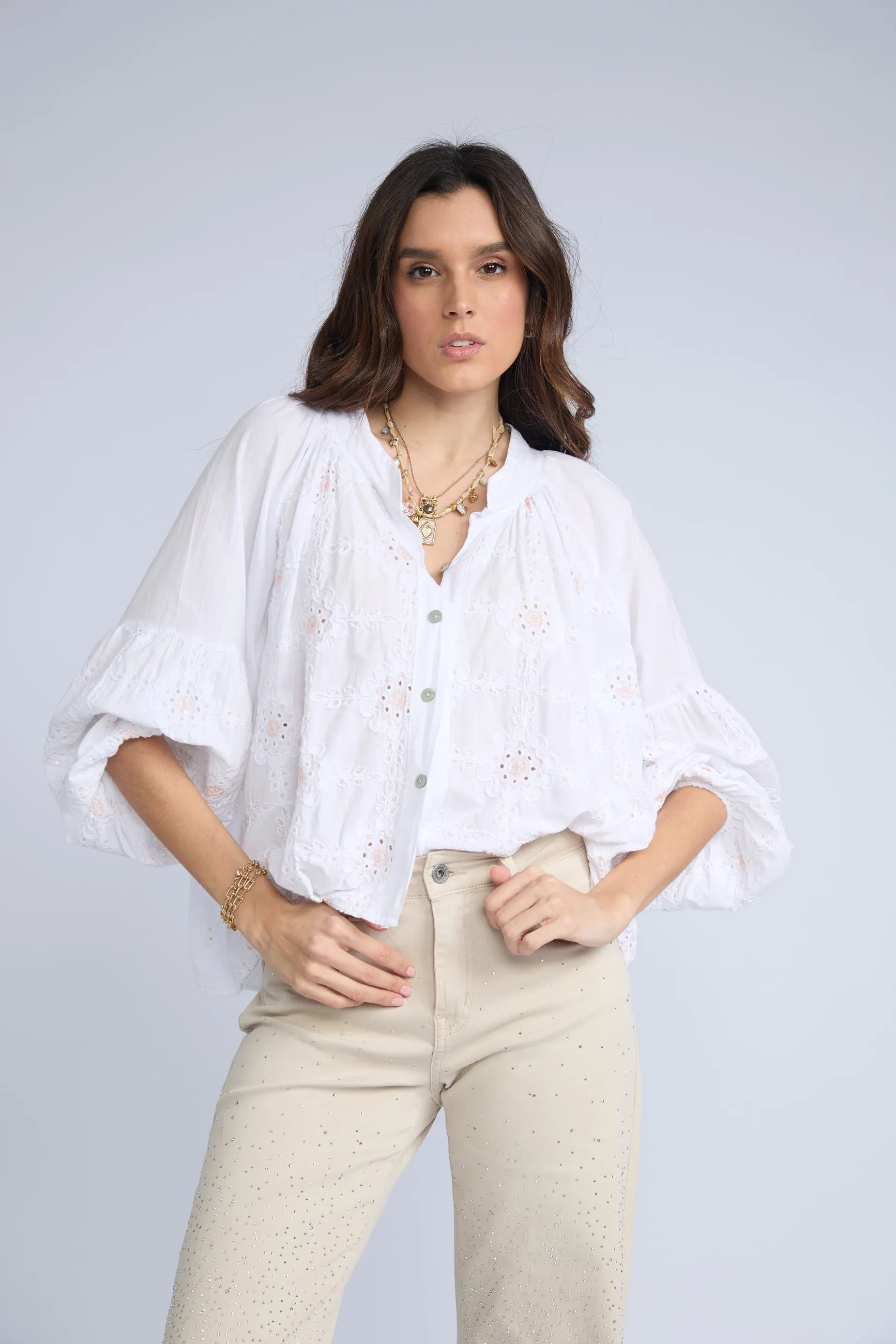 Blusa Bordada Cuello Neru