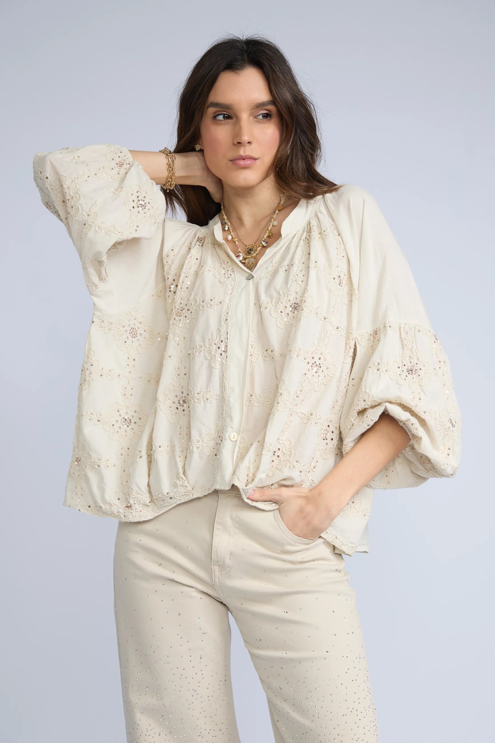 Blusa Bordada Cuello Neru