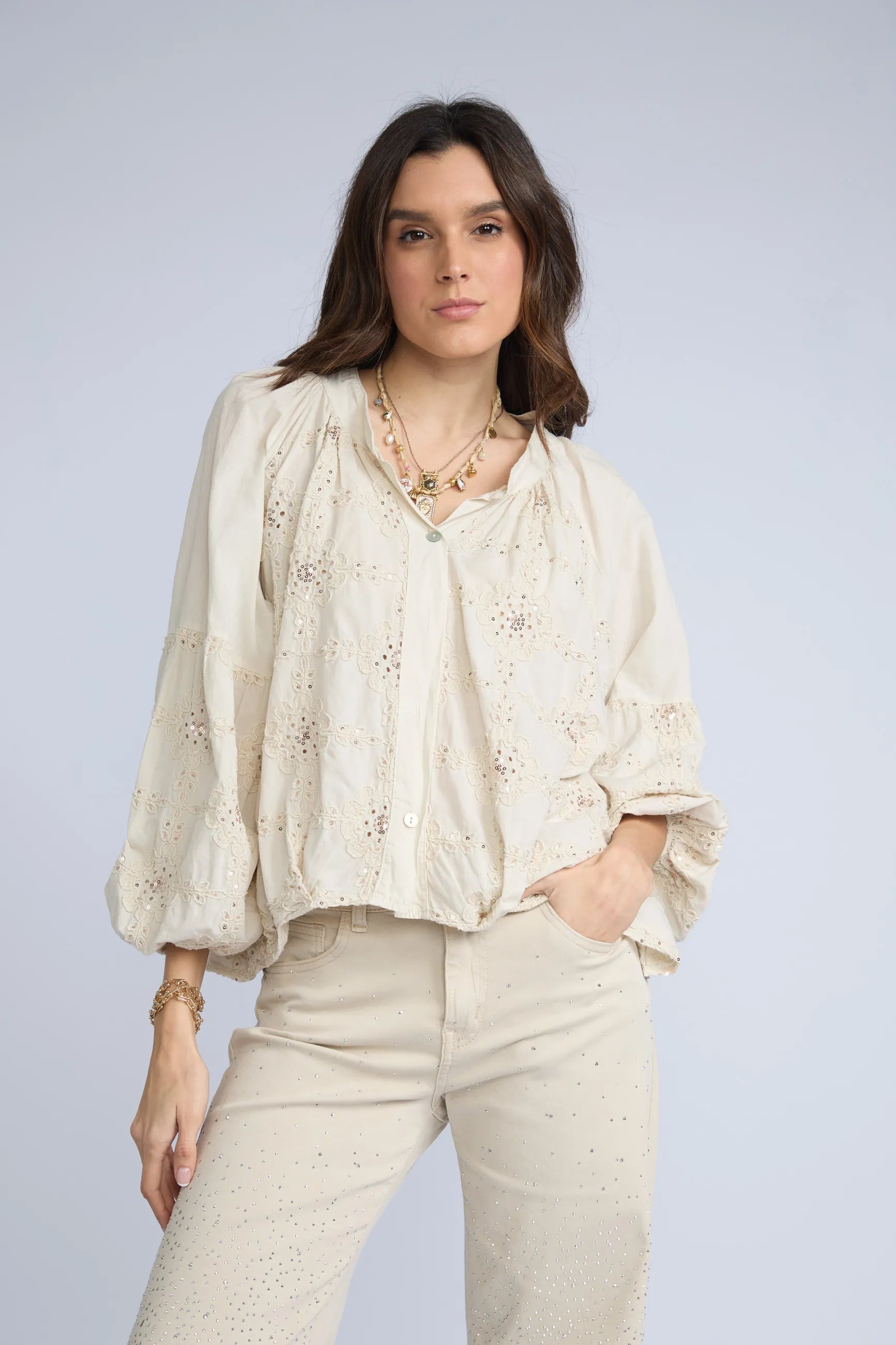 Blusa Bordada Cuello Neru