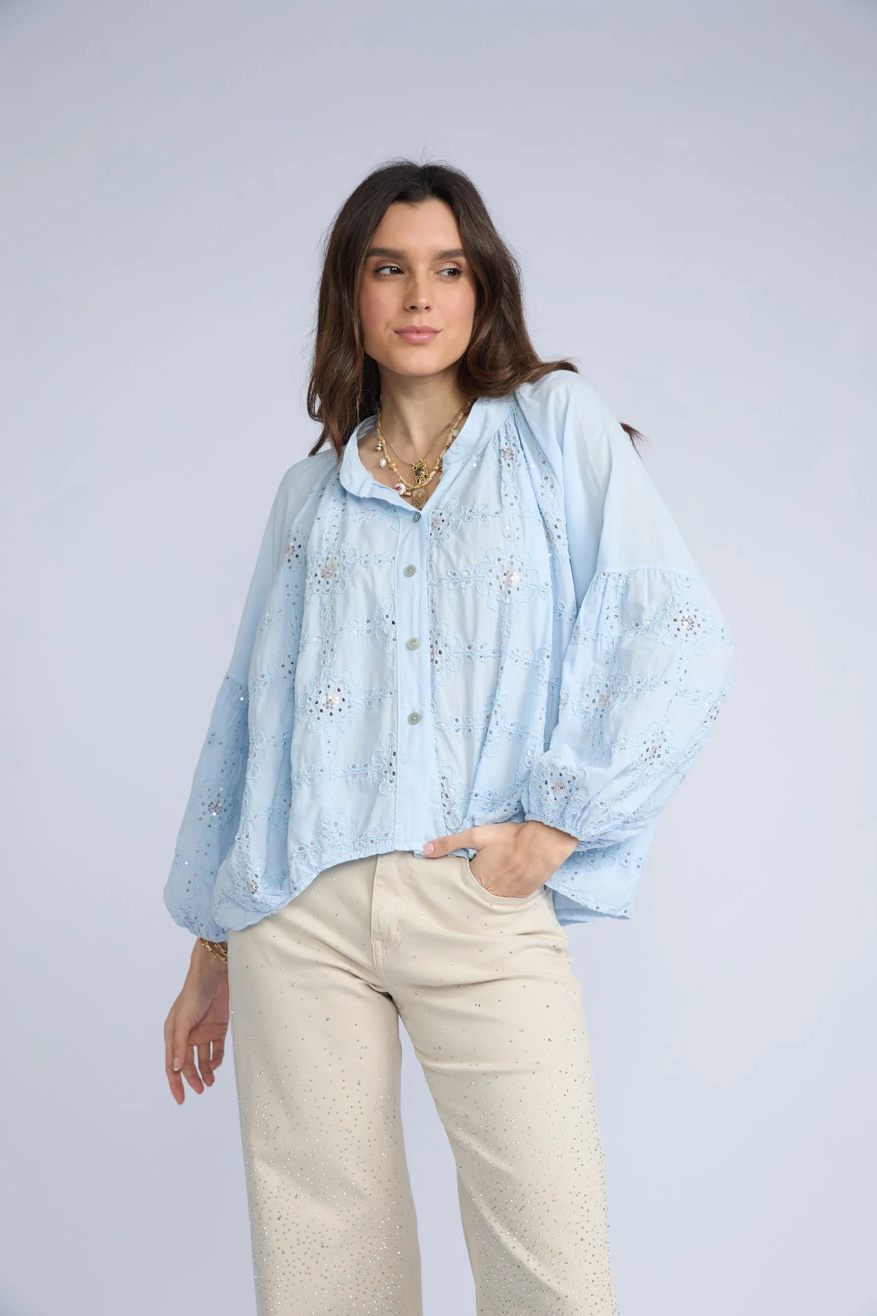Blusa Bordada Cuello Neru