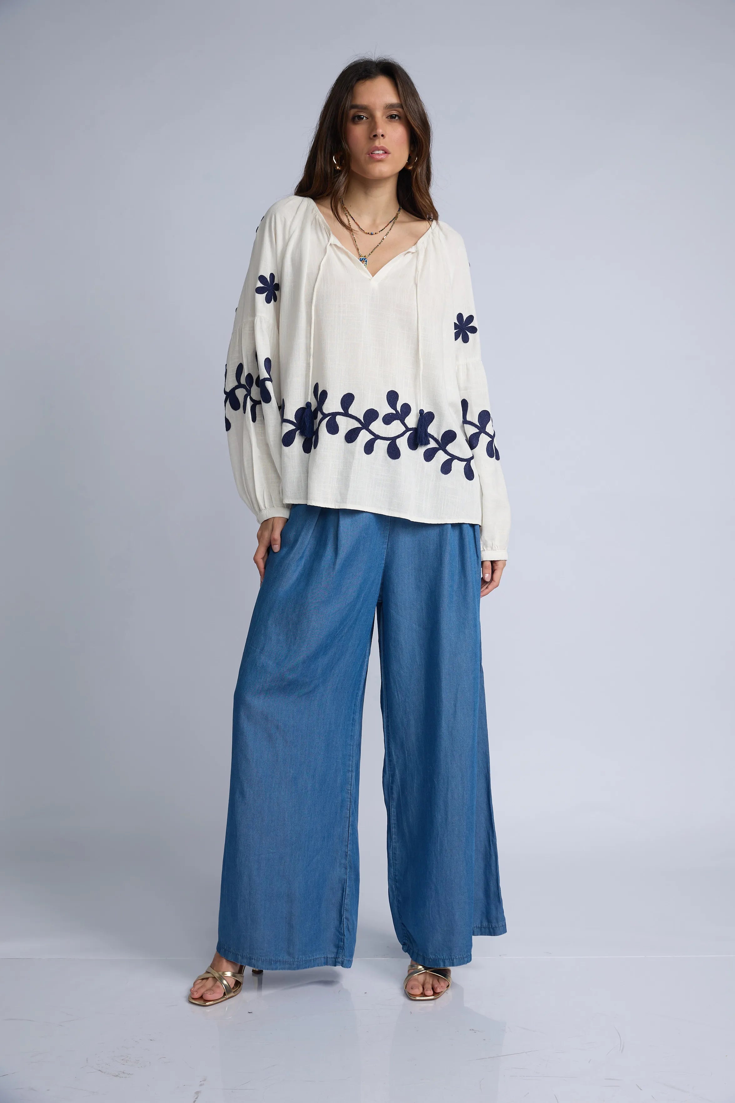 Blusa Flores Bordadas