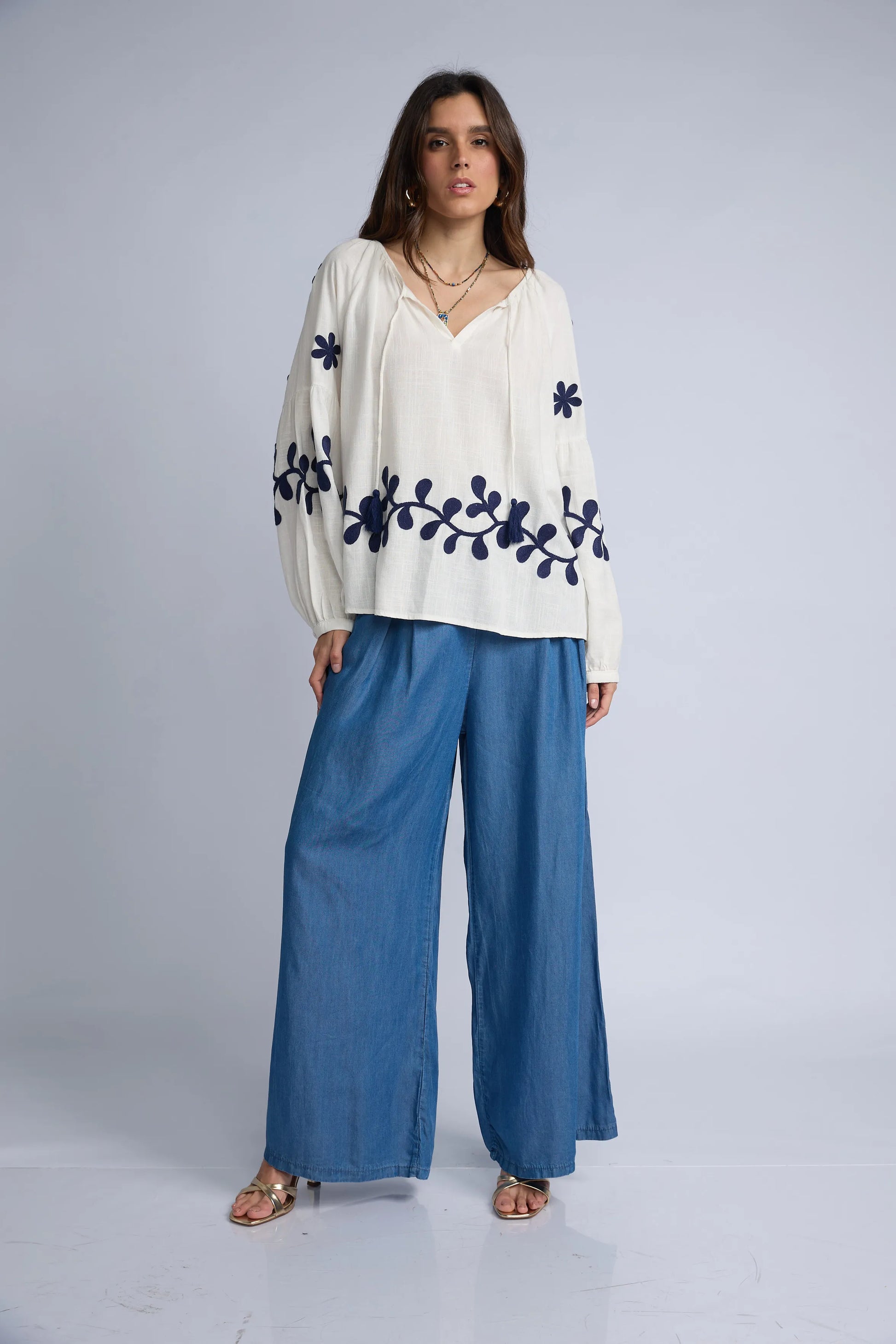 Blusa Flores Bordadas