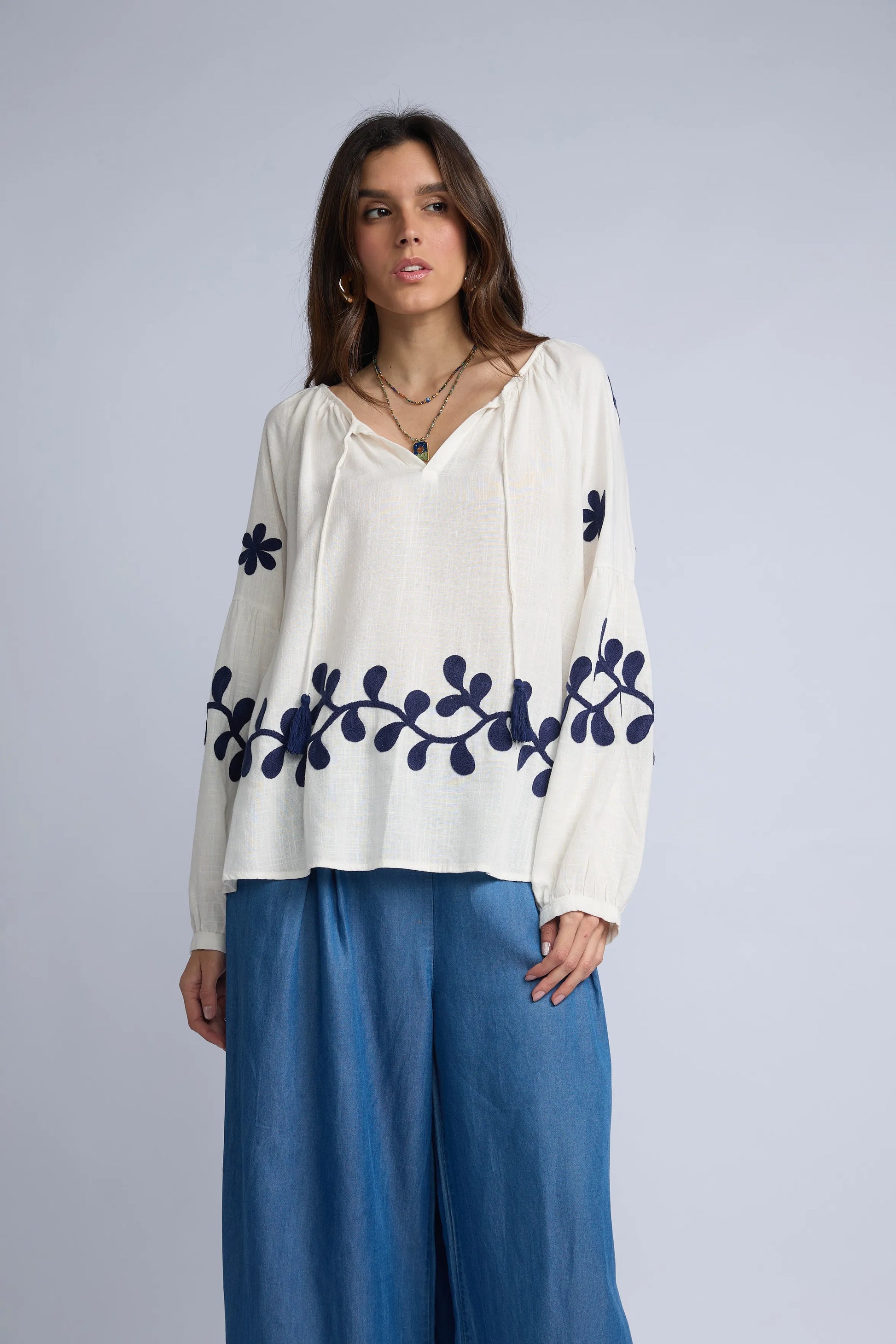 Blusa Flores Bordadas