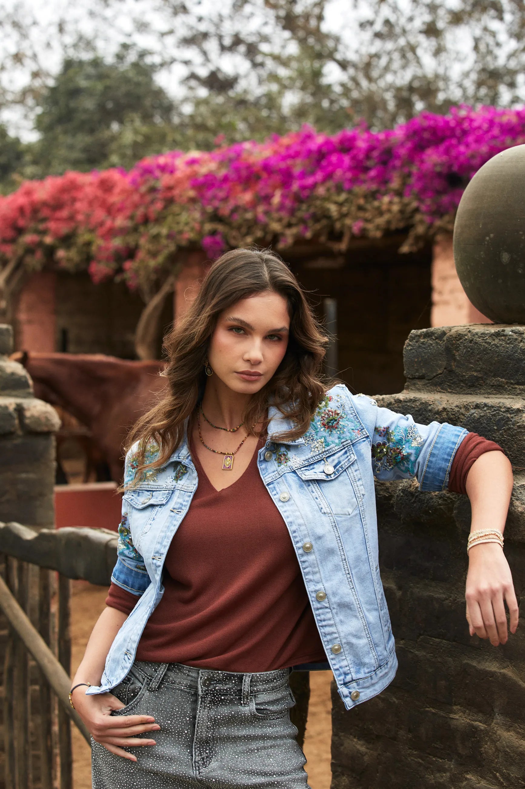 Casaca Denim Flores Bordadas