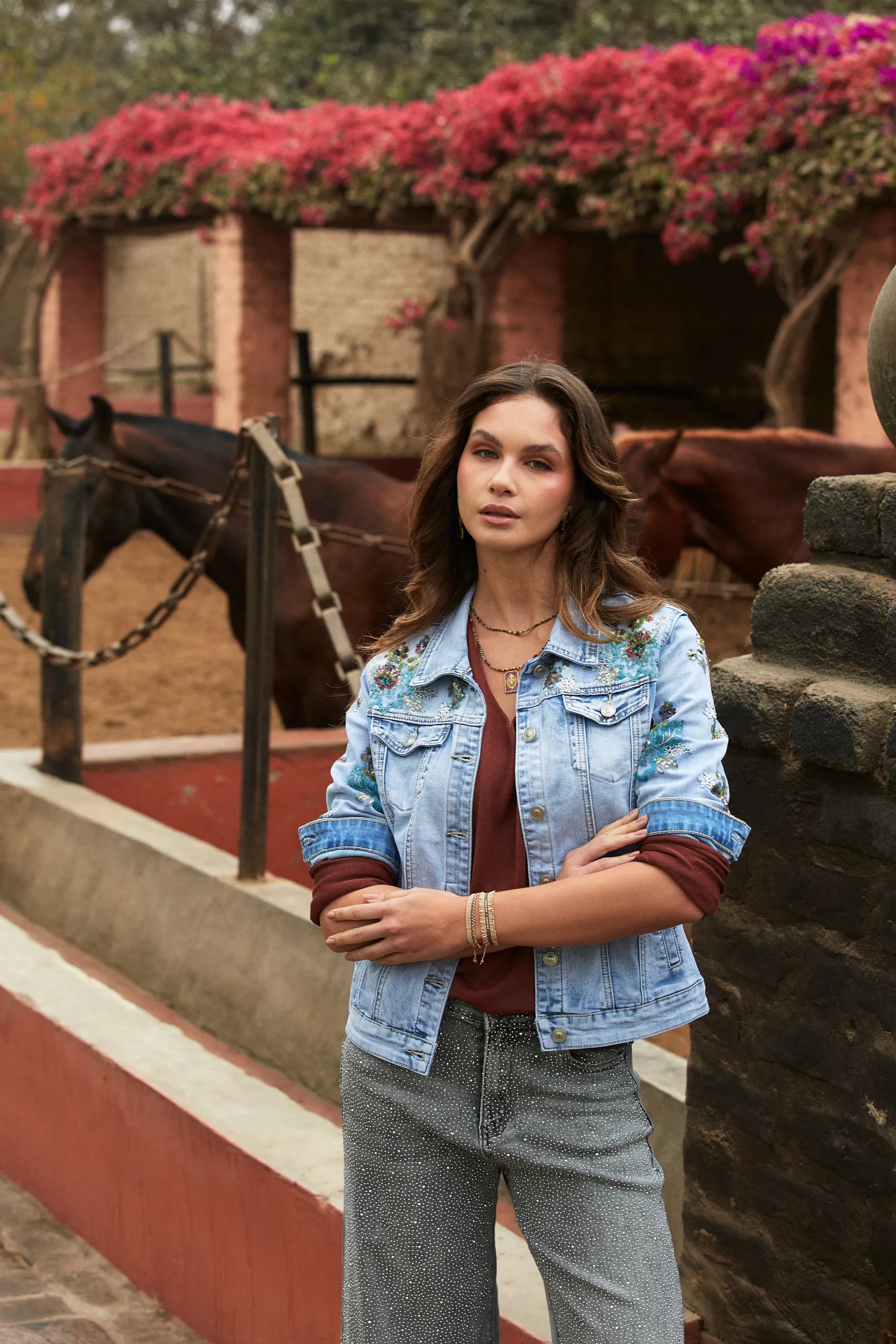 Casaca Denim Flores Bordadas