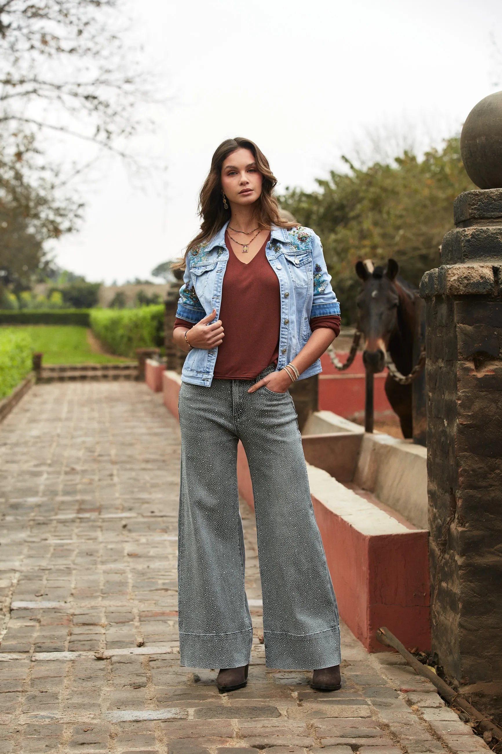 Casaca Denim Flores Bordadas