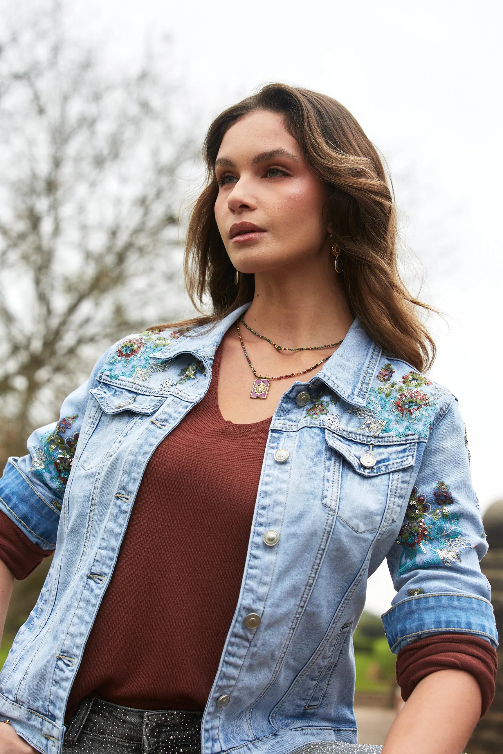 Casaca Denim Flores Bordadas