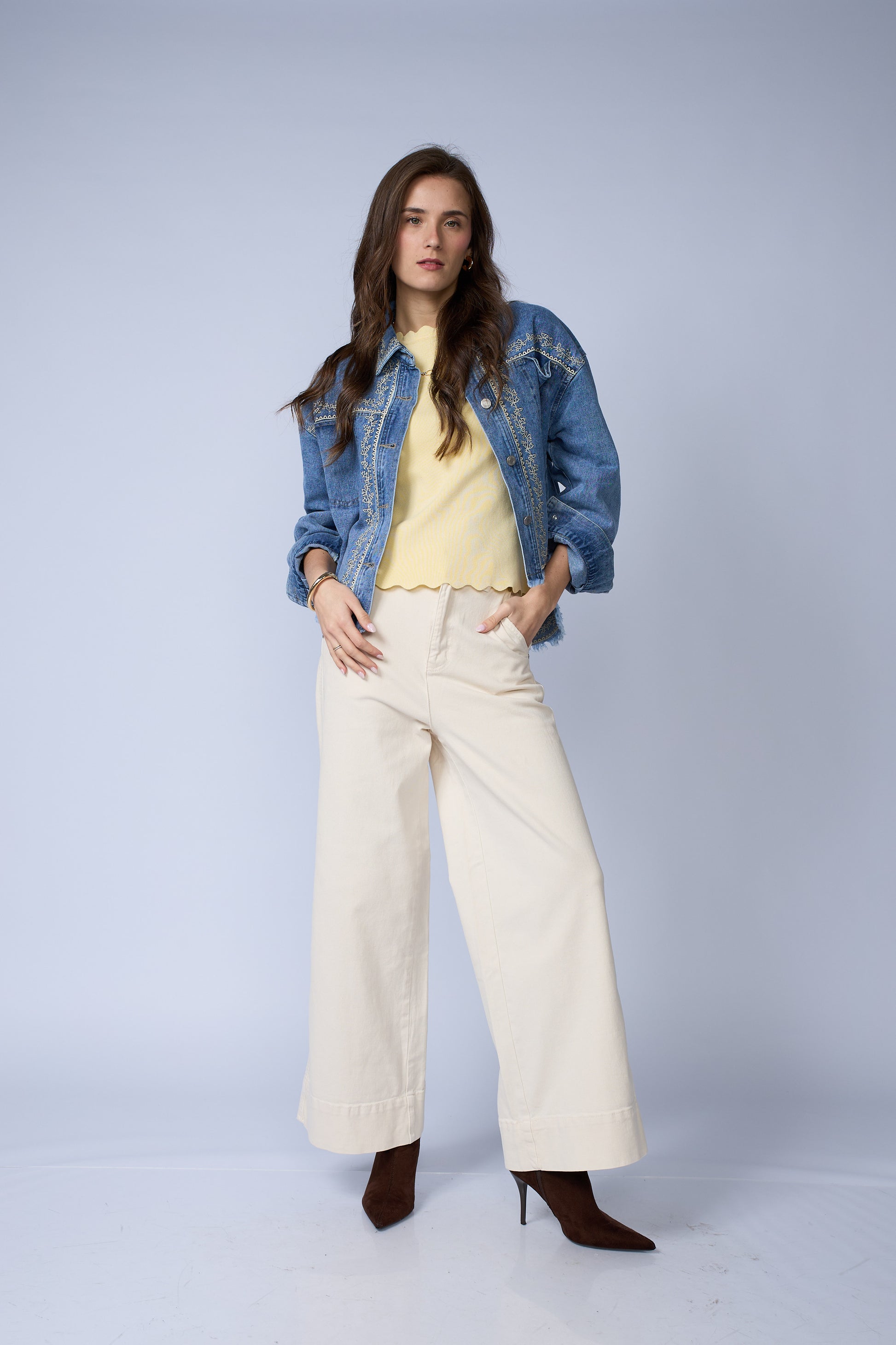 Chaqueta Denim Bordada Desflecada
