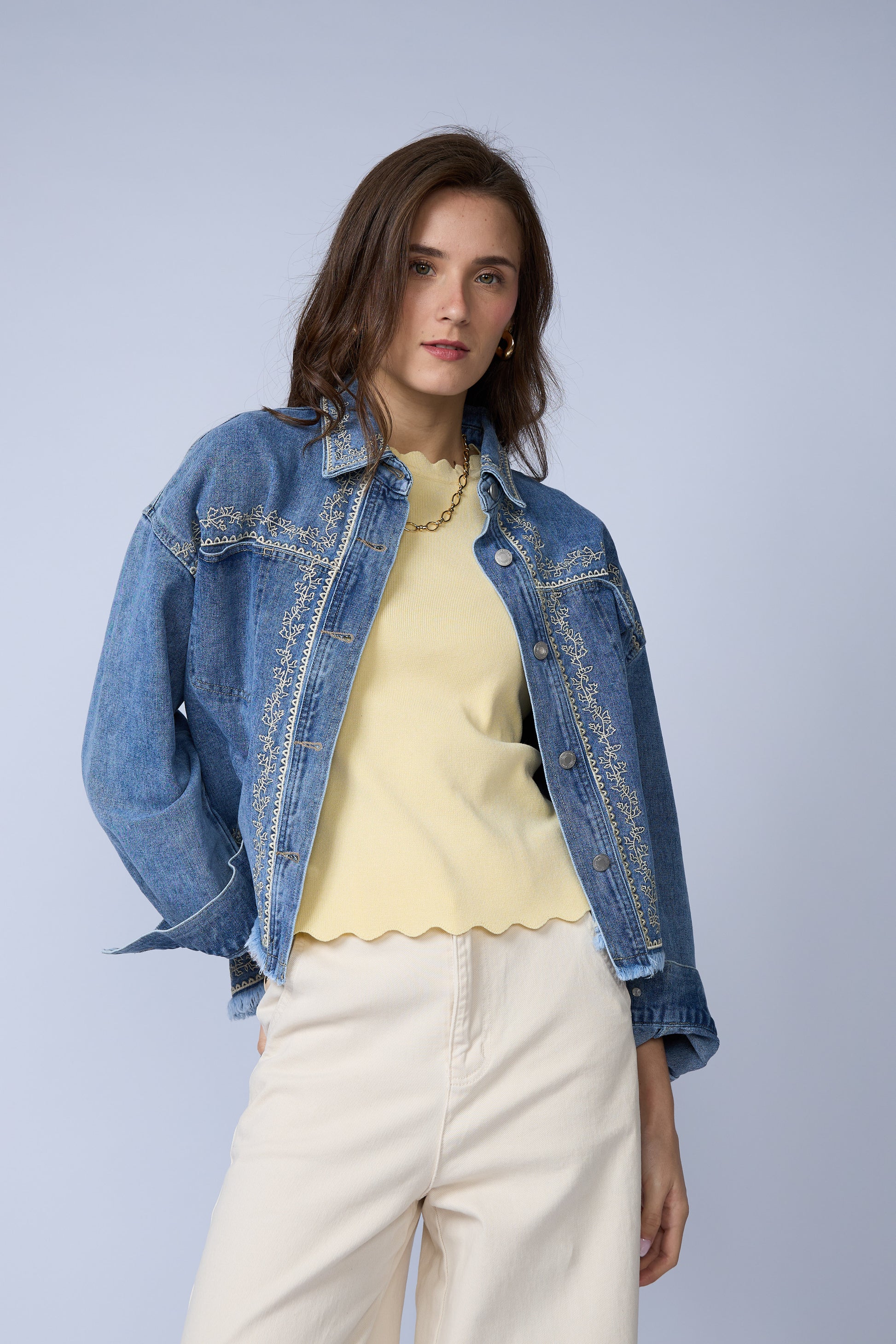 Chaqueta Denim Bordada Desflecada