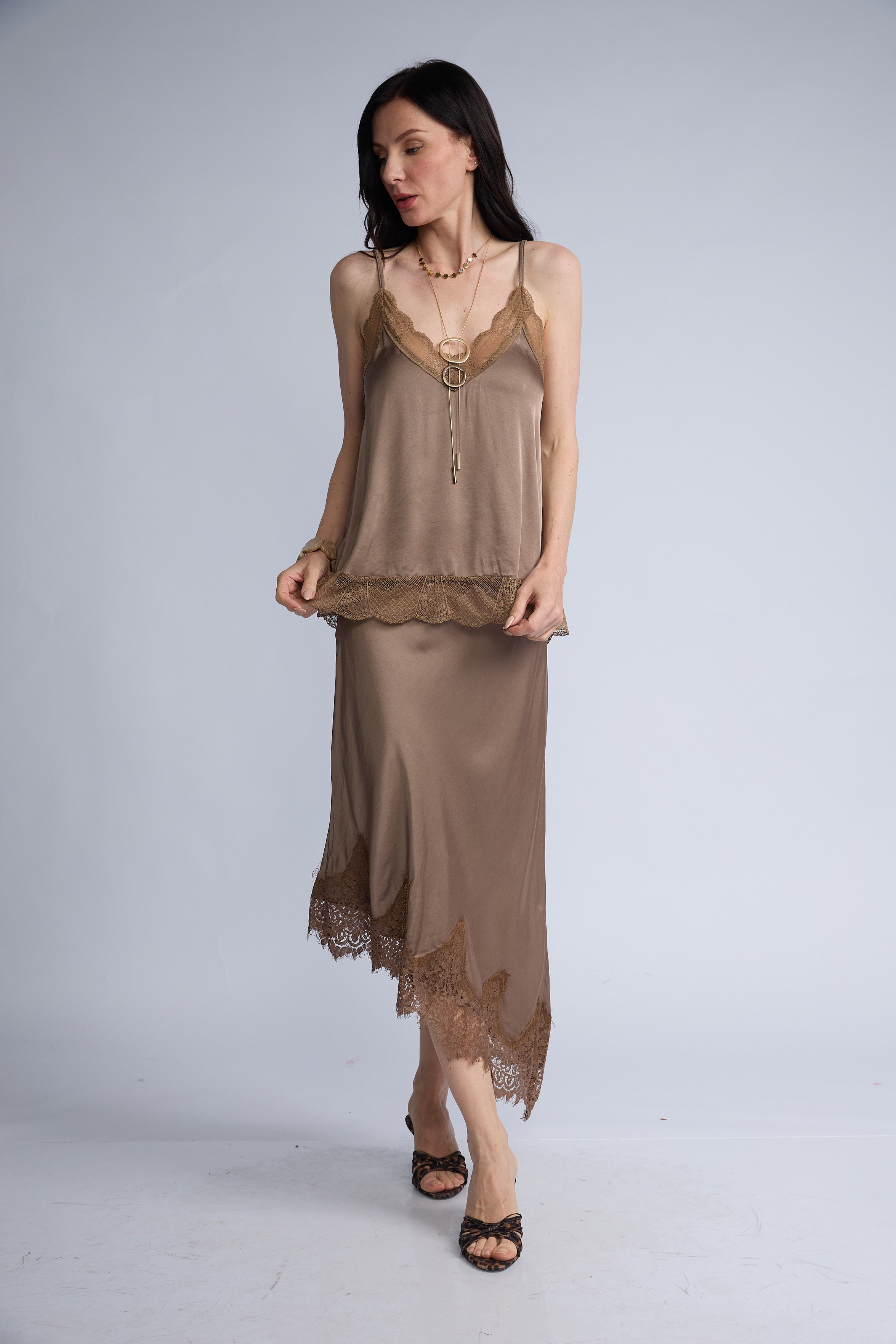 Falda Basta Encaje Ondas