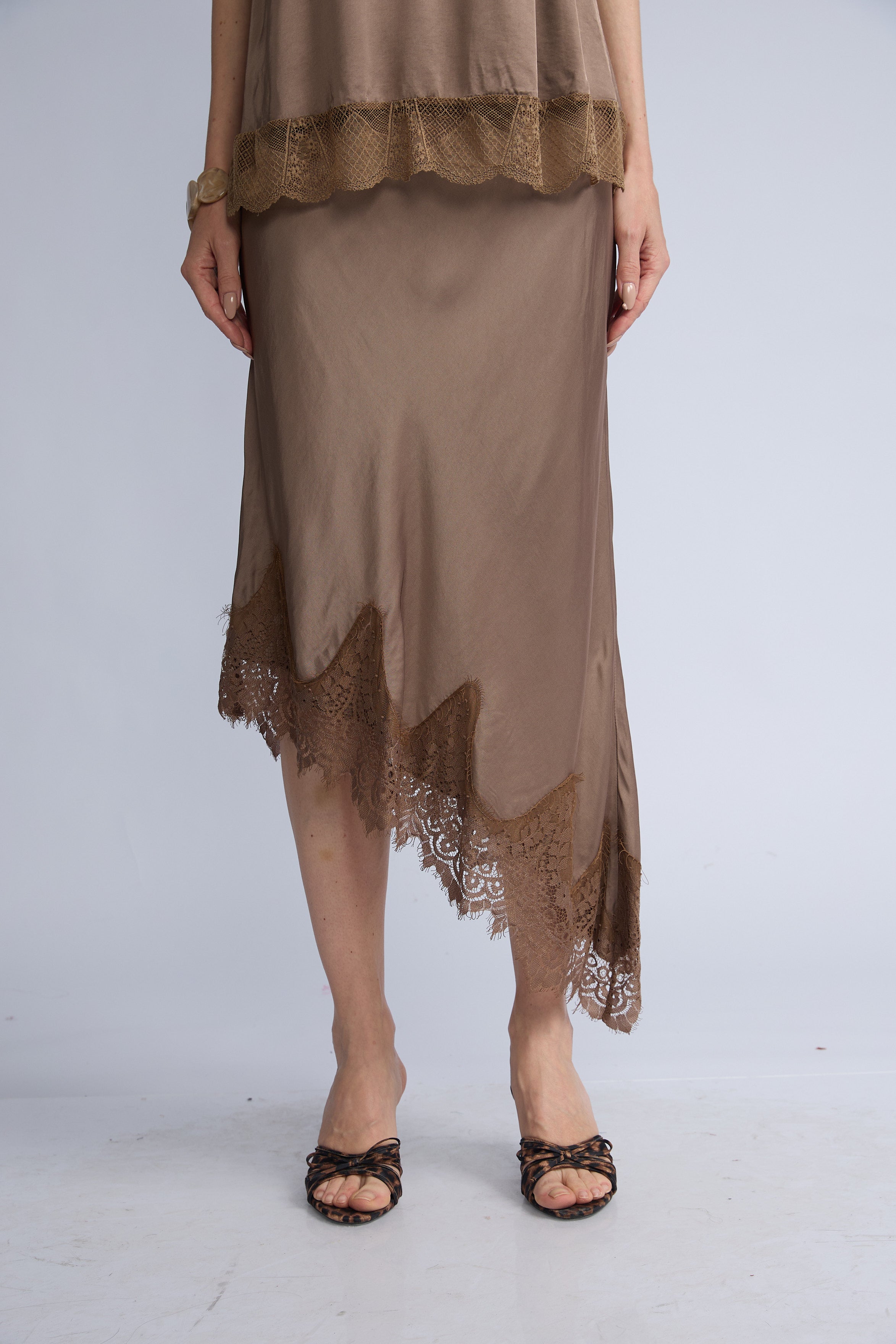 Falda Basta Encaje Ondas