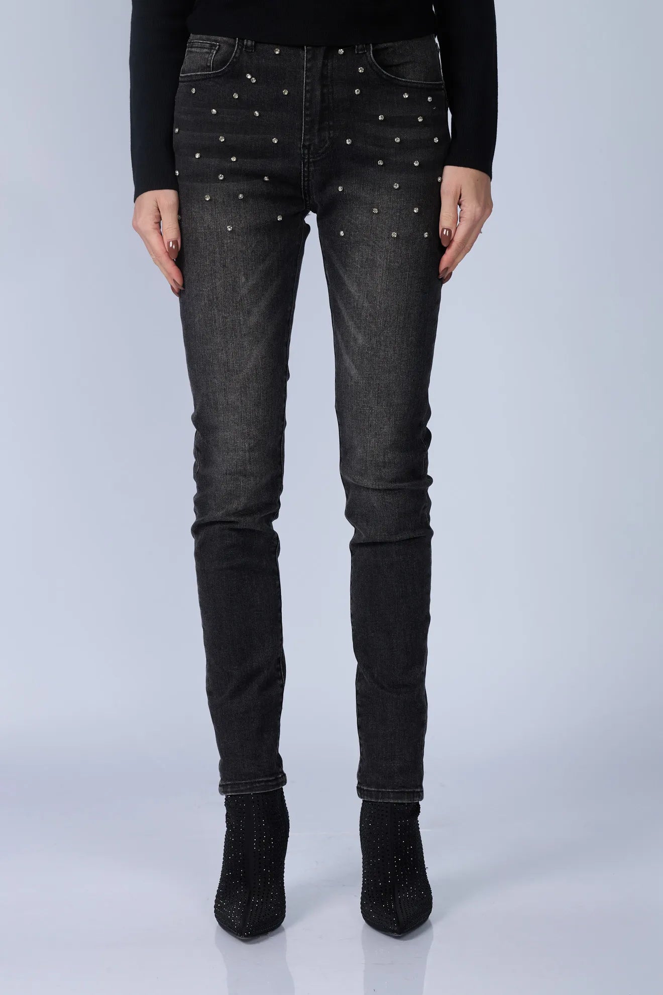 Jean Negro Skinny Tachas