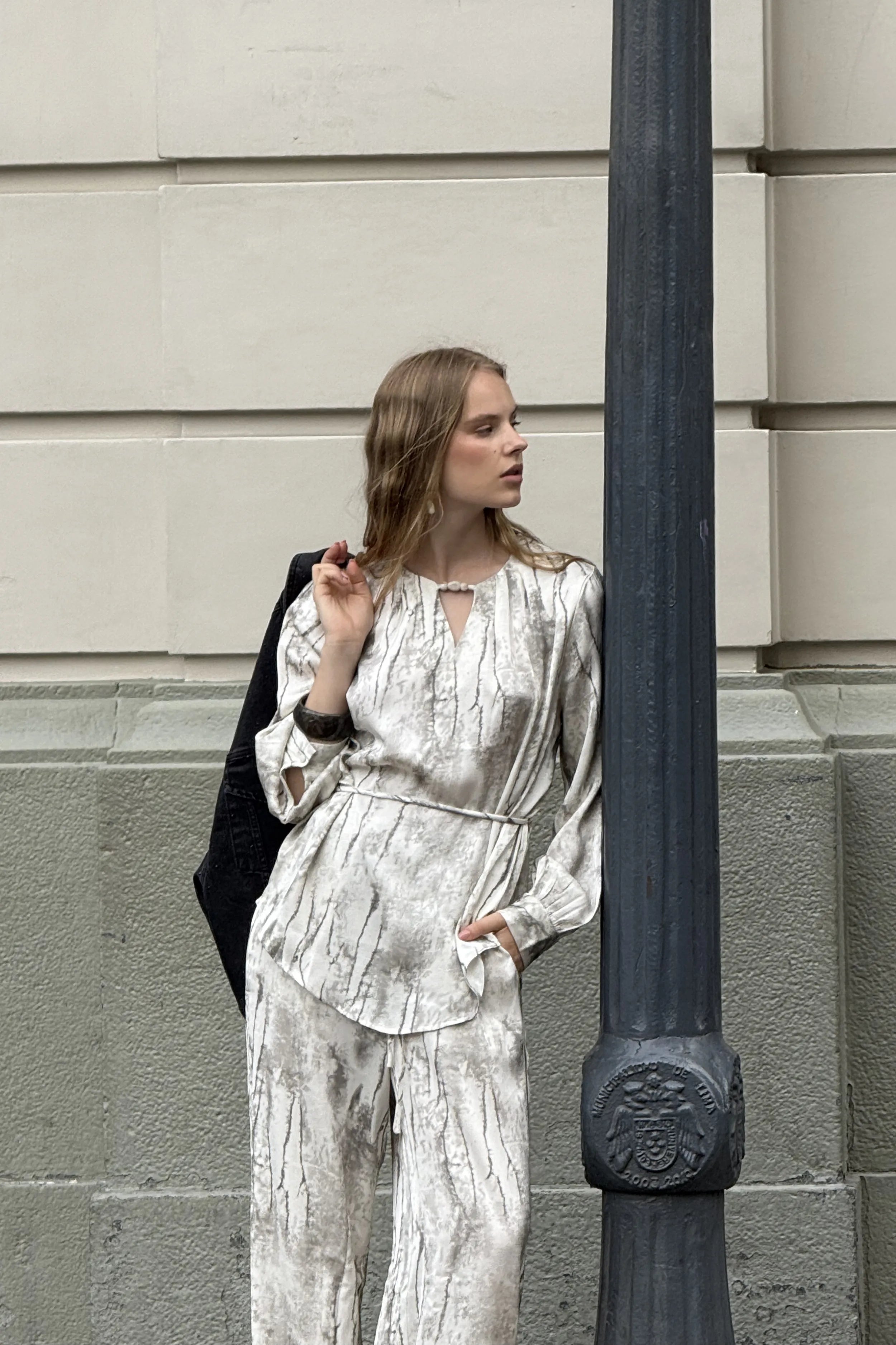 Pantalon Manchas Pliegues