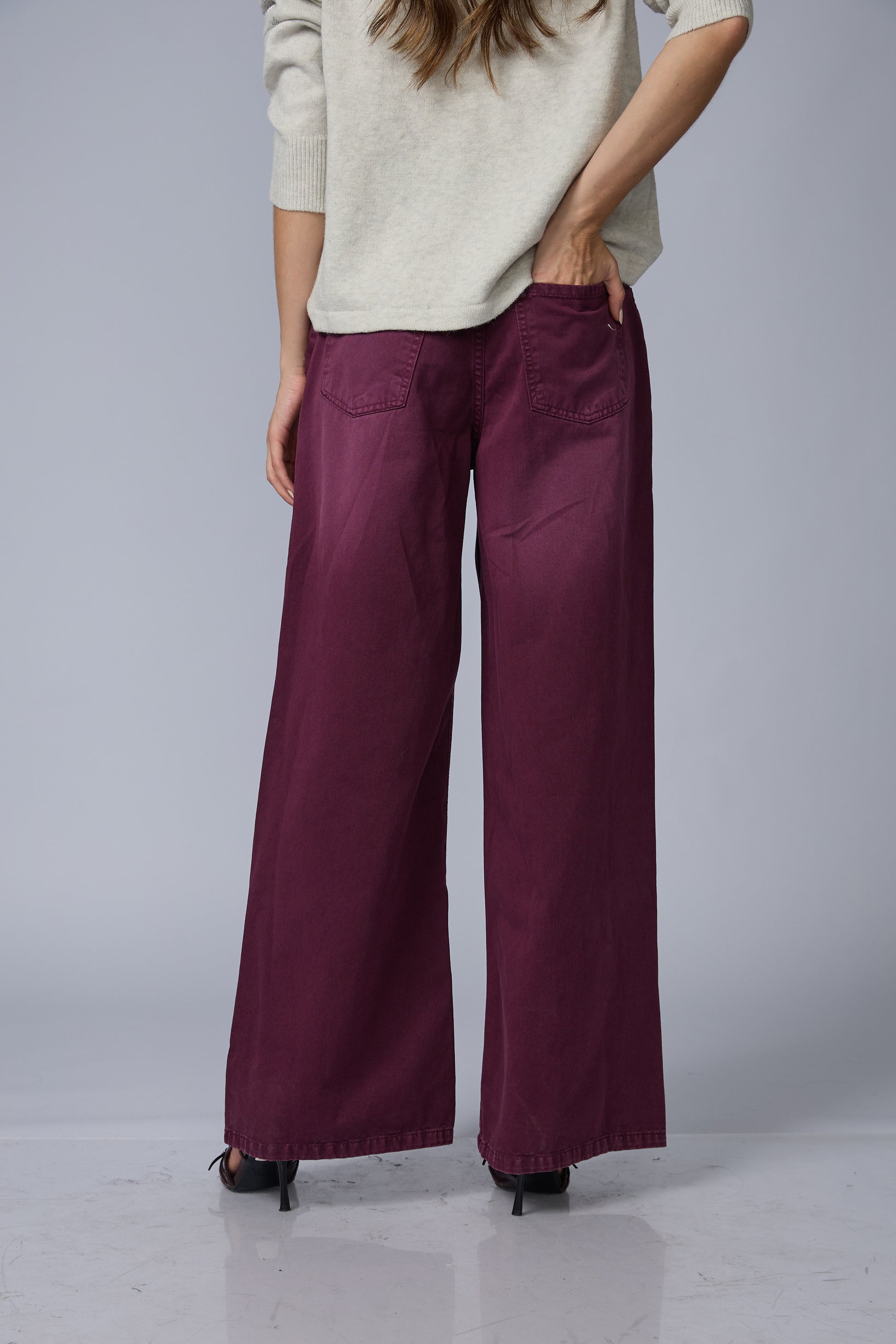 Pantalon Recto Boton Desfasado