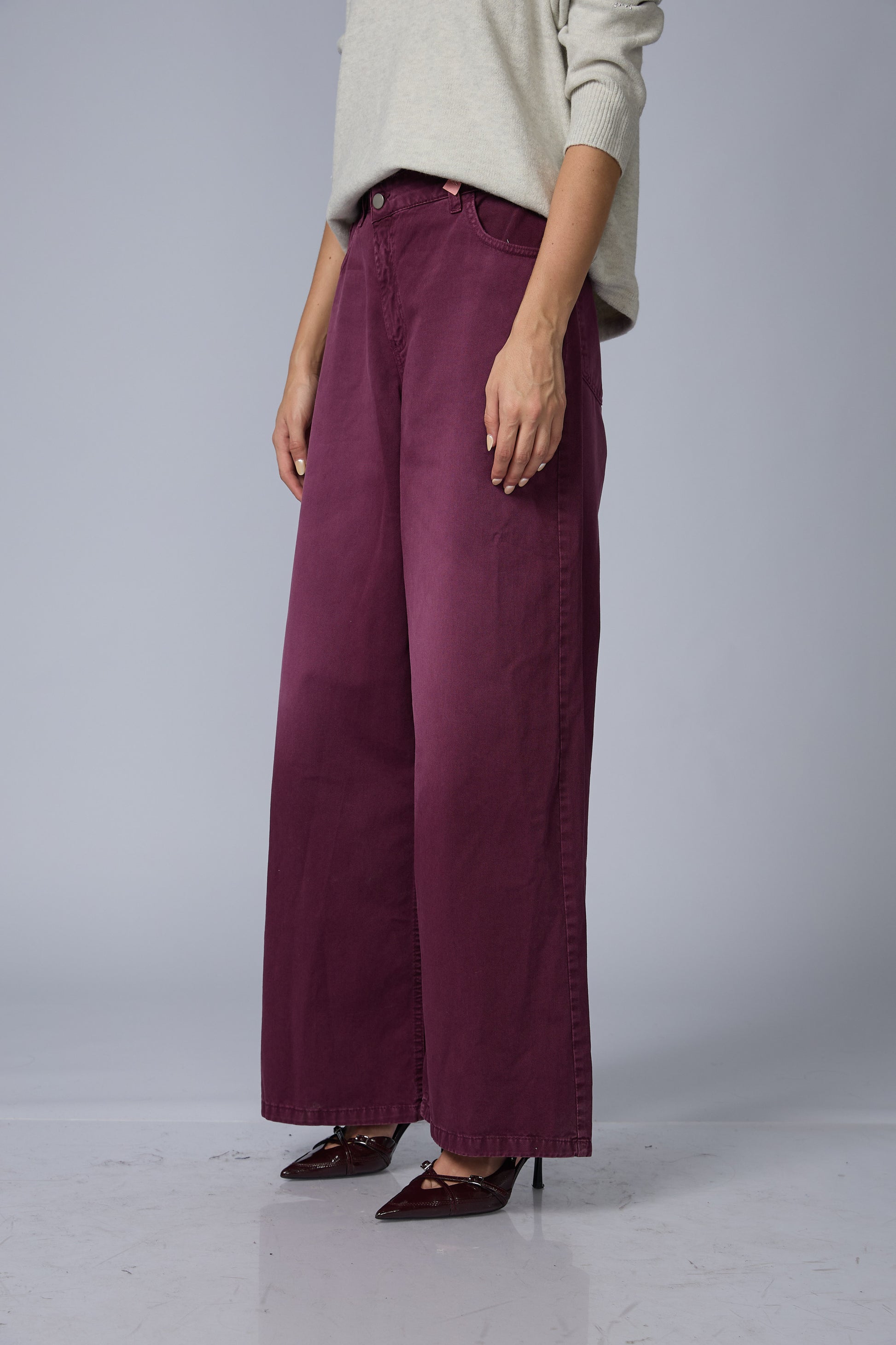 Pantalon Recto Boton Desfasado