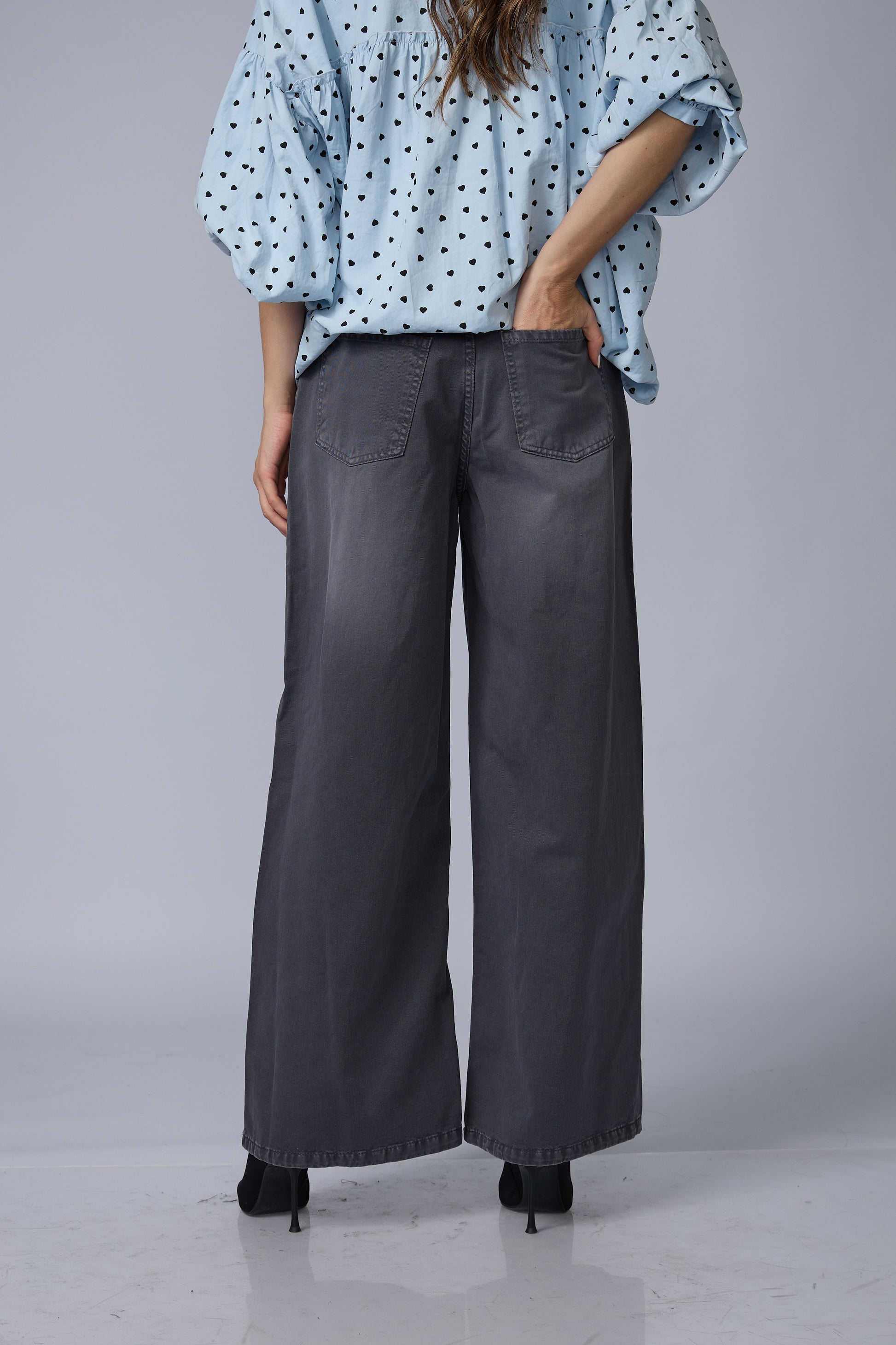 Pantalon Recto Boton Desfasado