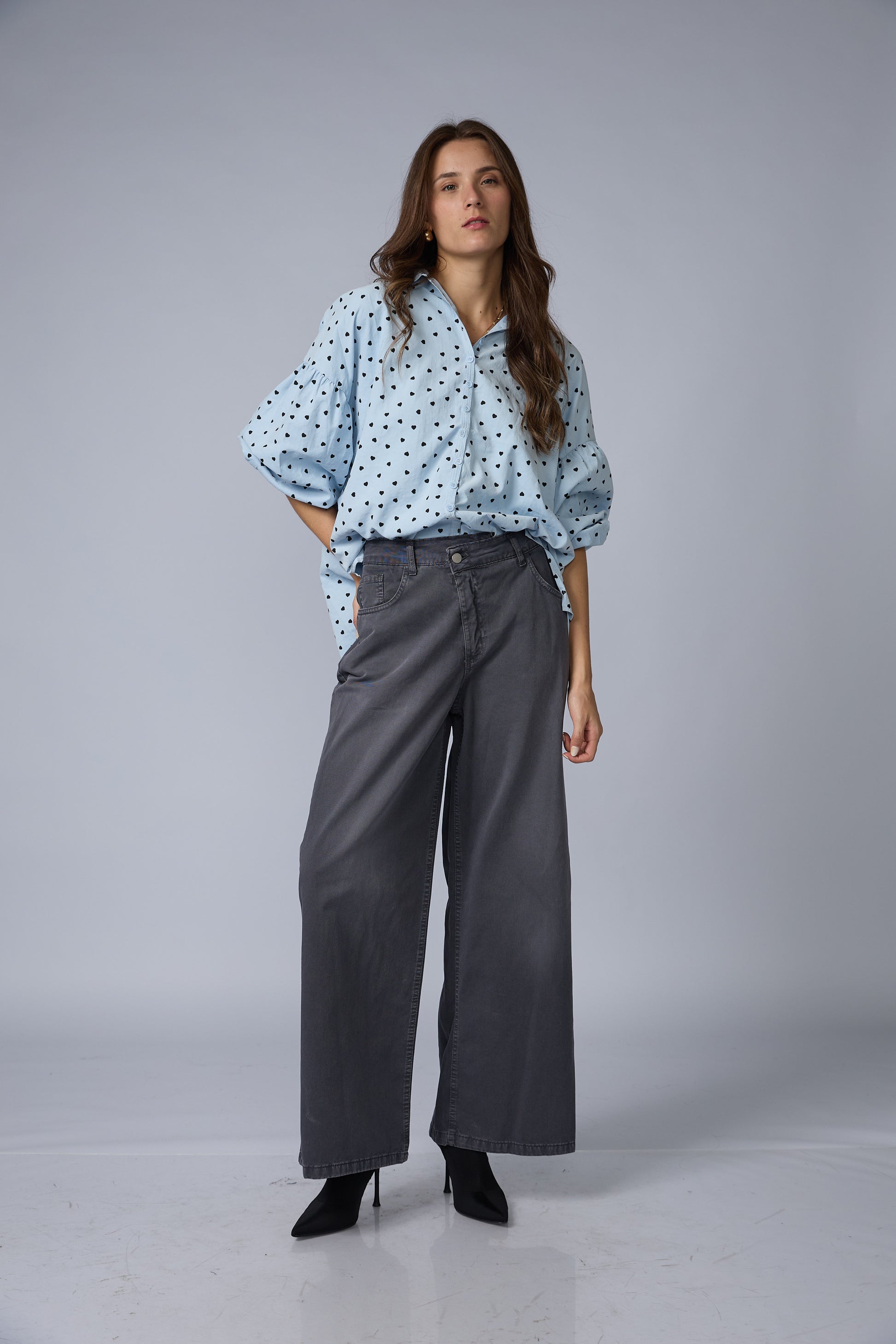 Pantalon Recto Boton Desfasado