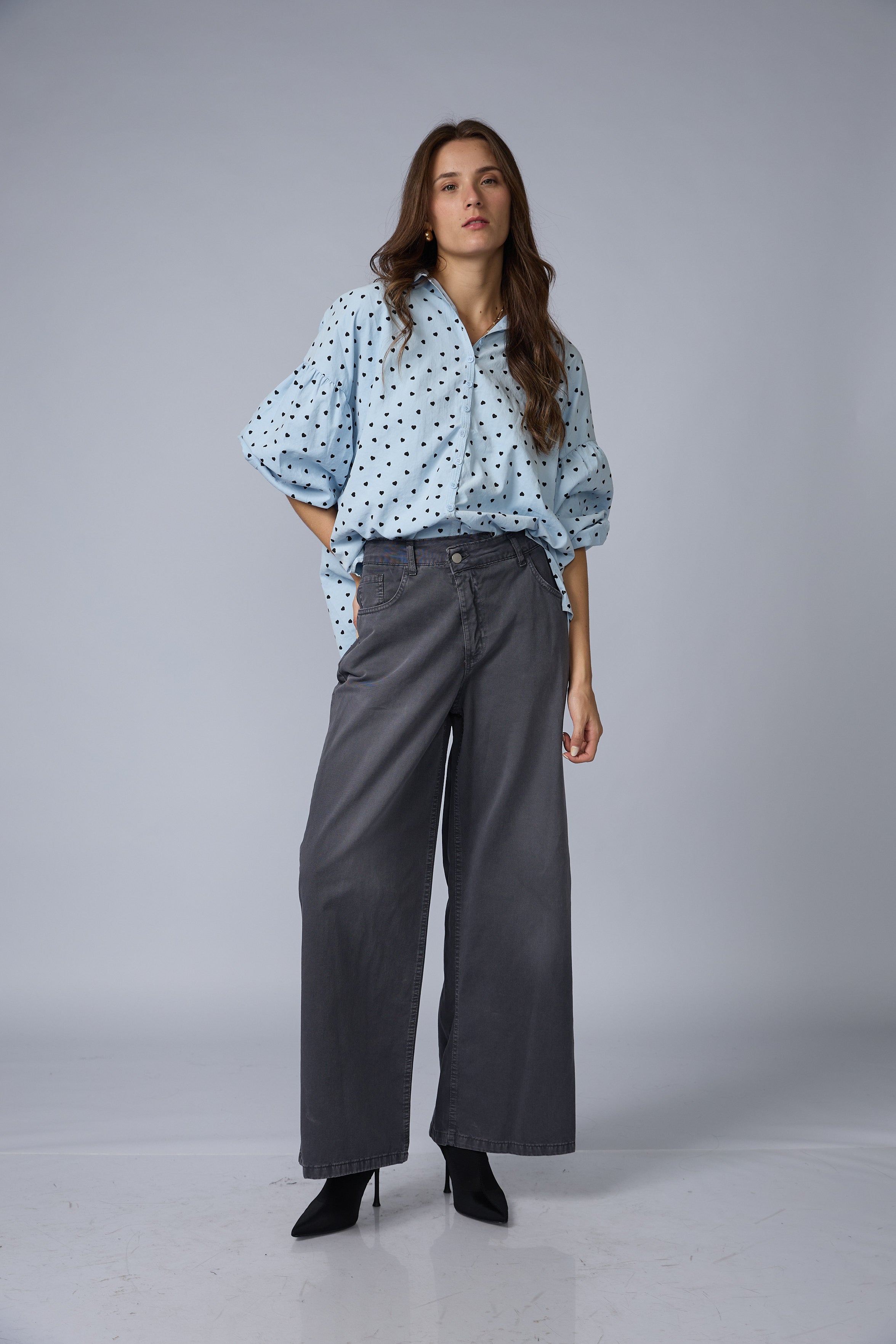 Pantalon Recto Boton Desfasado