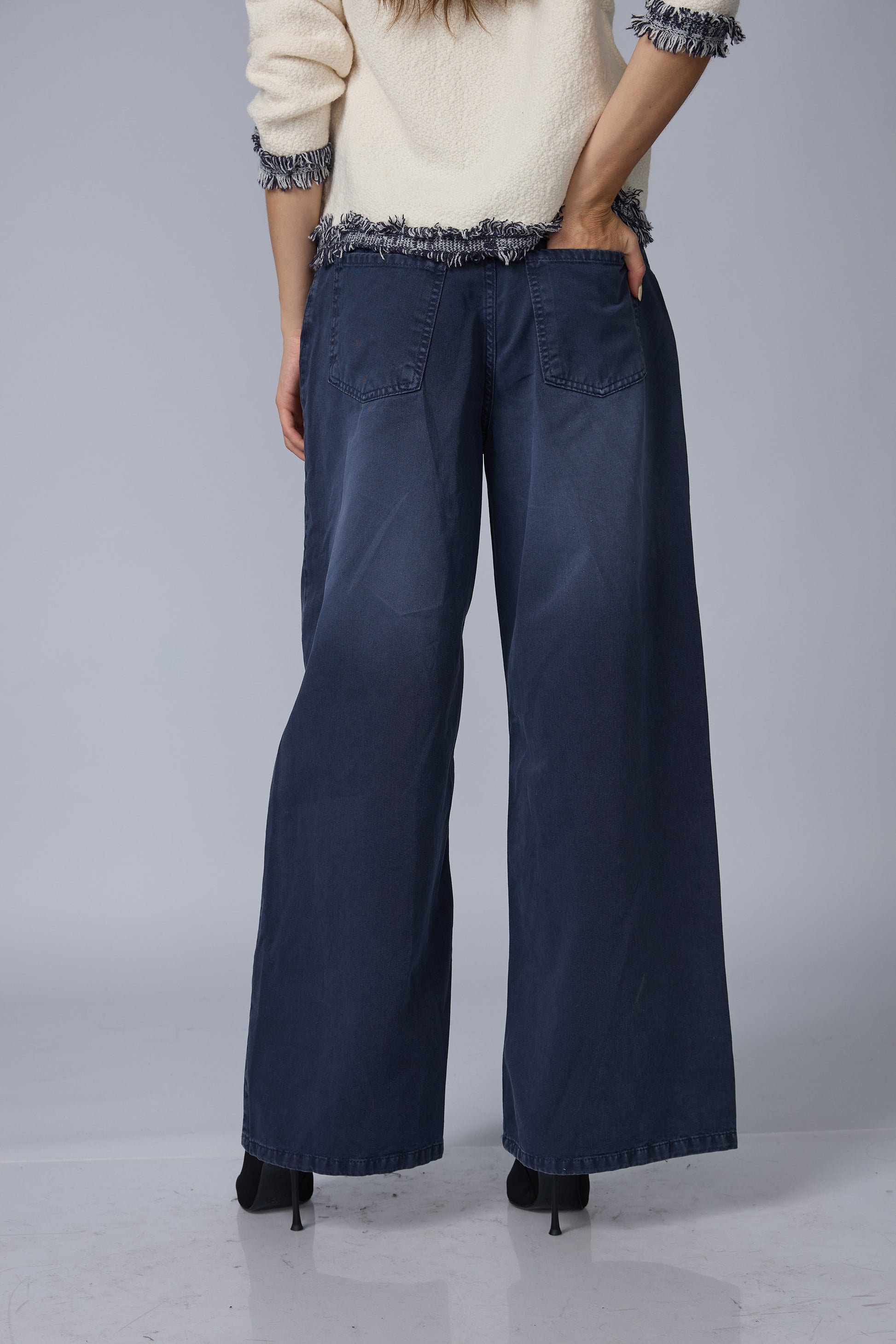 Pantalon Recto Boton Desfasado