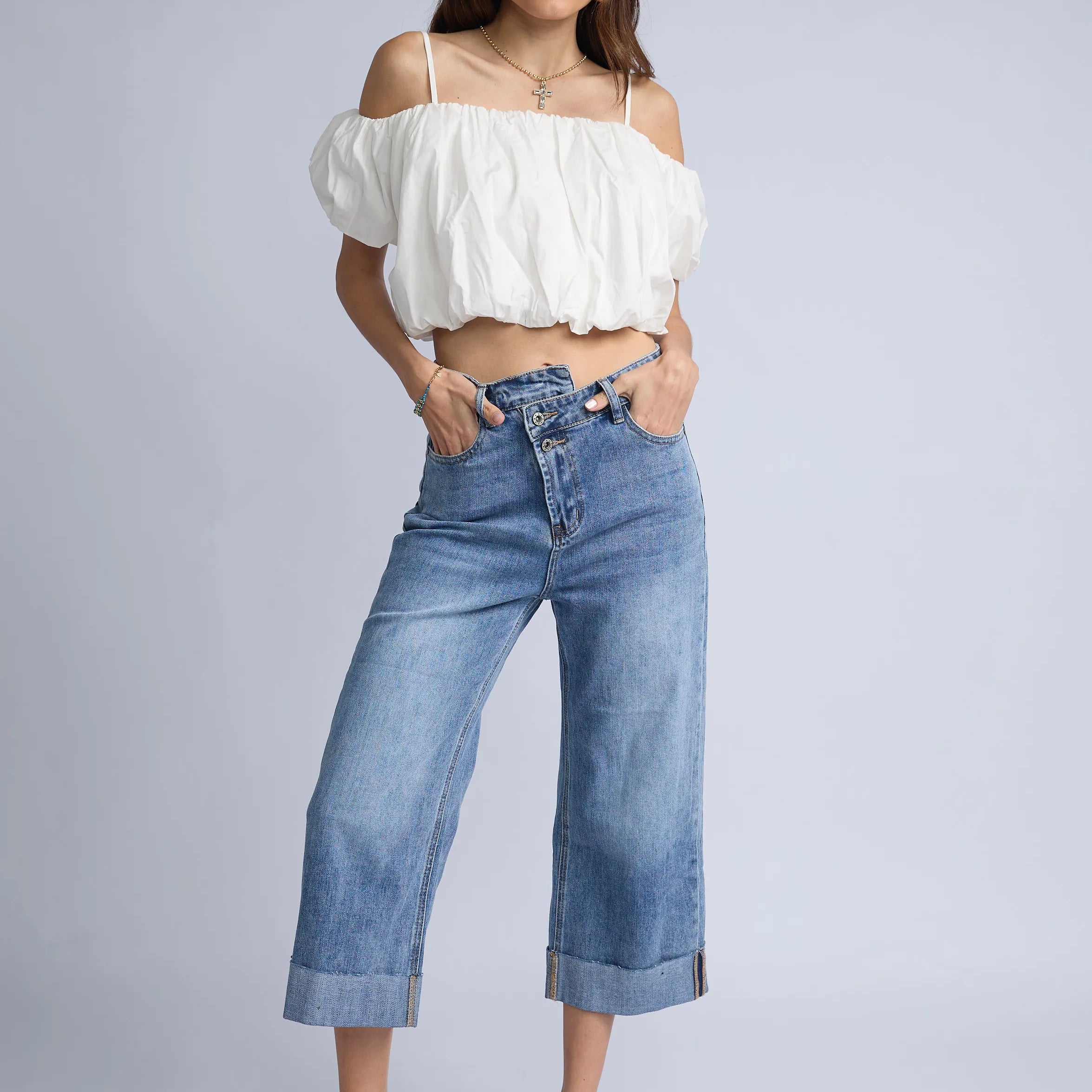 Top Off Shoulder Globo