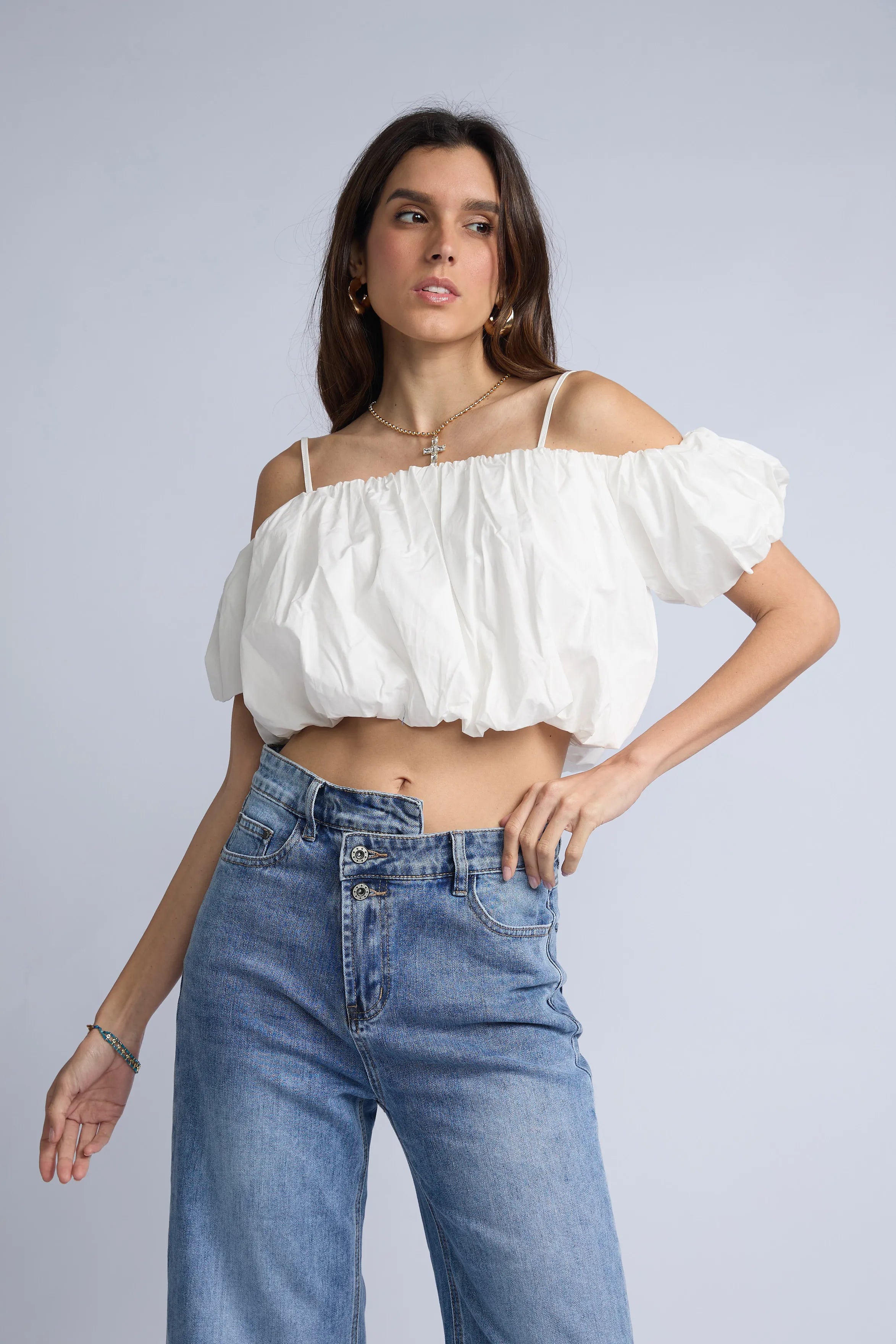 Top Off Shoulder Globo