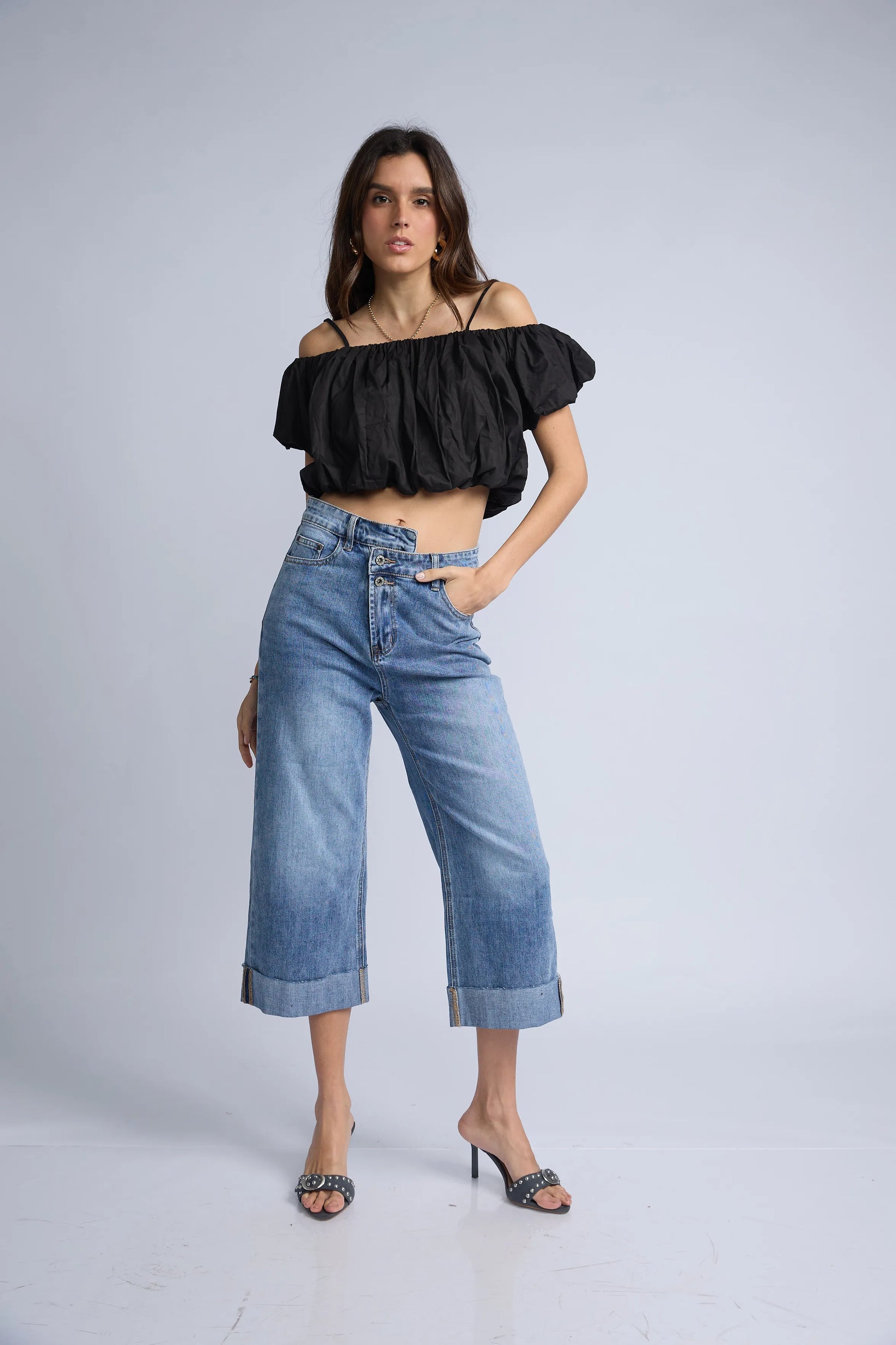 Top Off Shoulder Globo