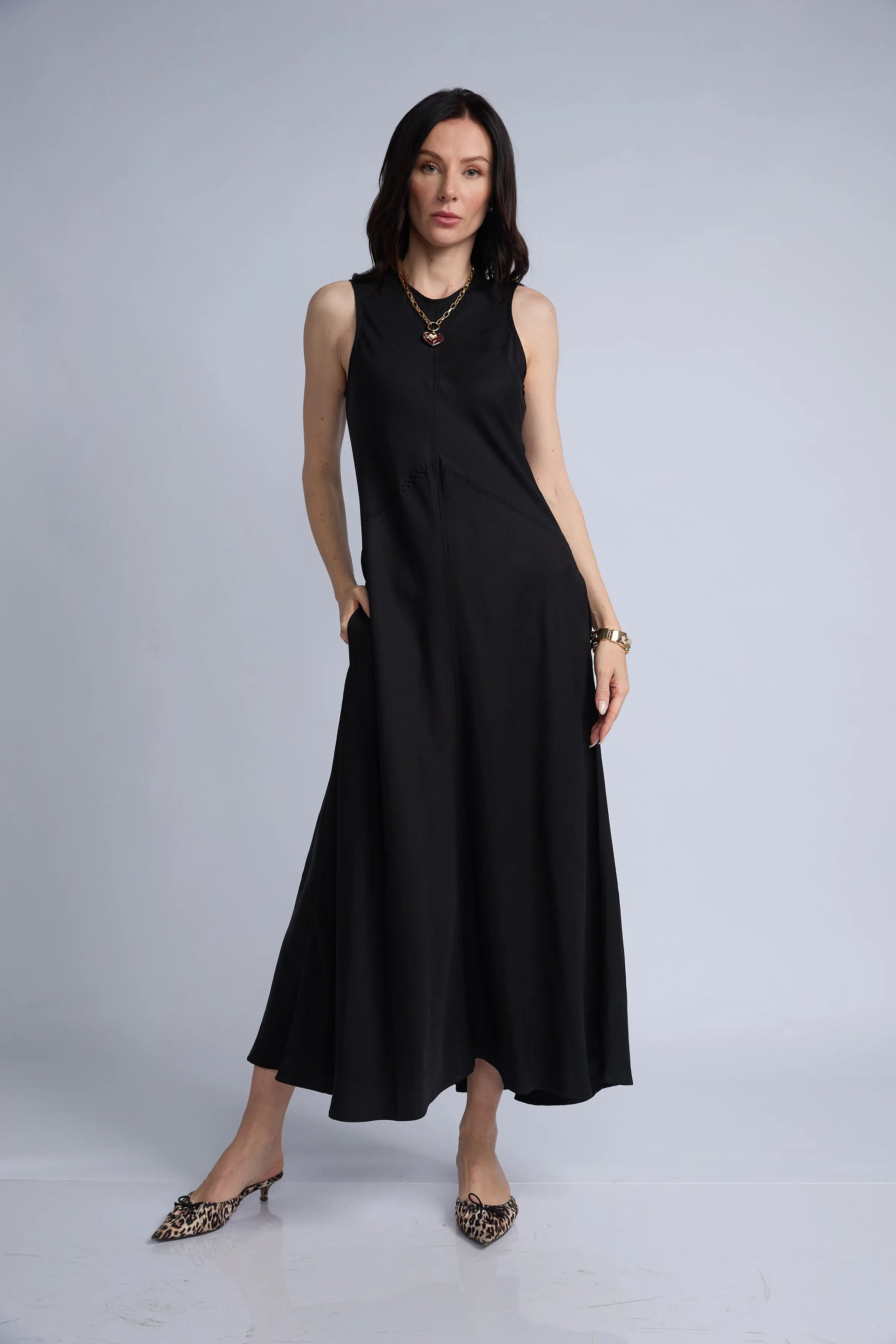 Vestido Largo Bolsillos y Cierre