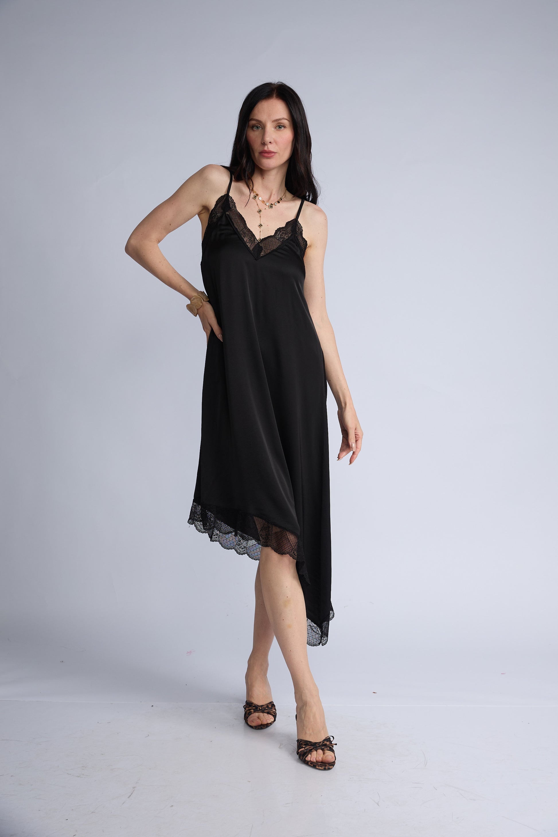 Vestido Lencero Encaje Diagonal