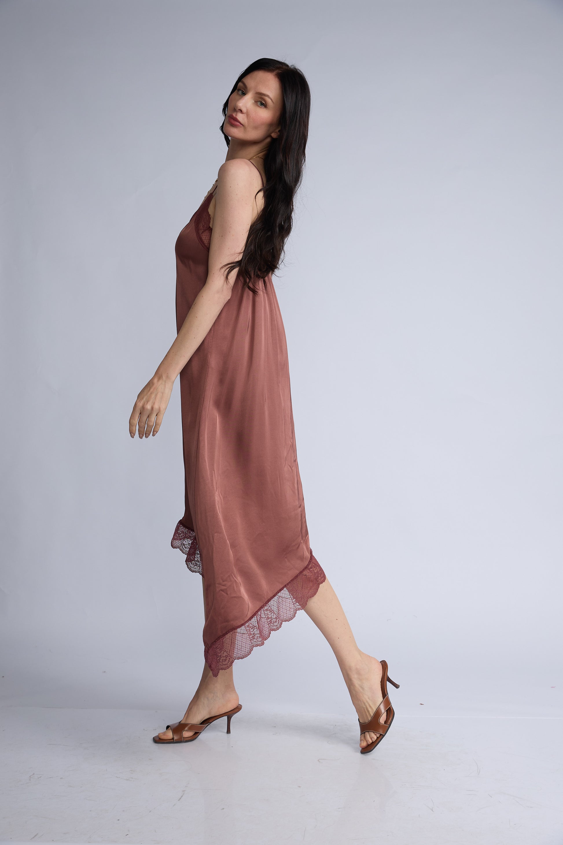 Vestido Lencero Encaje Diagonal